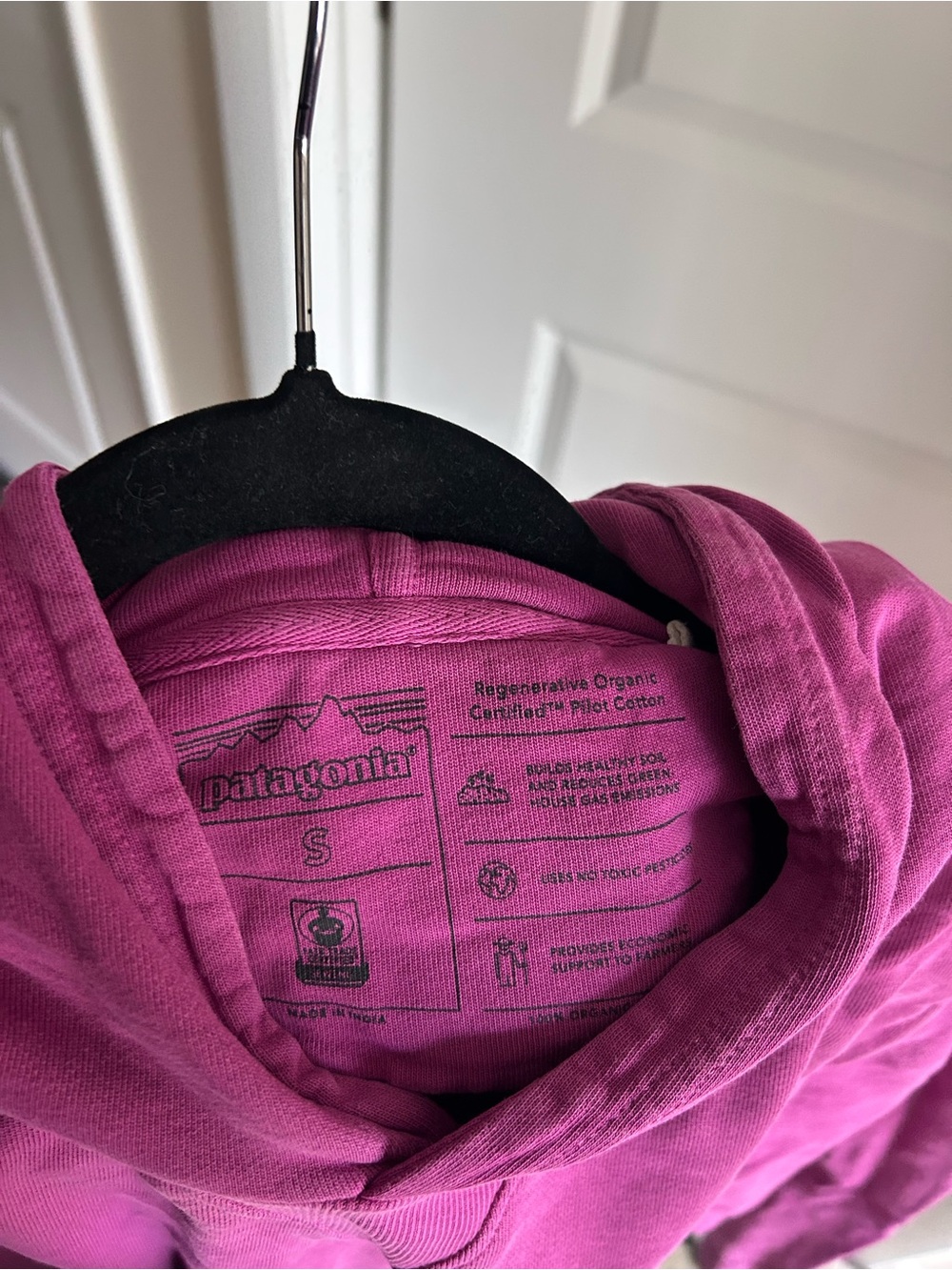Patagonia Womens Hooded Sweatshirt in Magenta - Picture 2 of 3